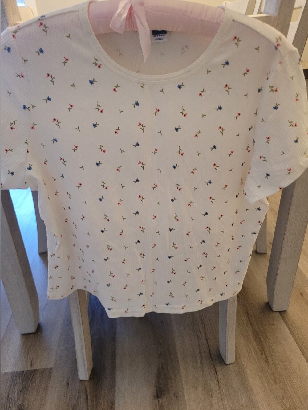 Old Navy White Ribbed Tee with Red and Blue Floral Print XL
